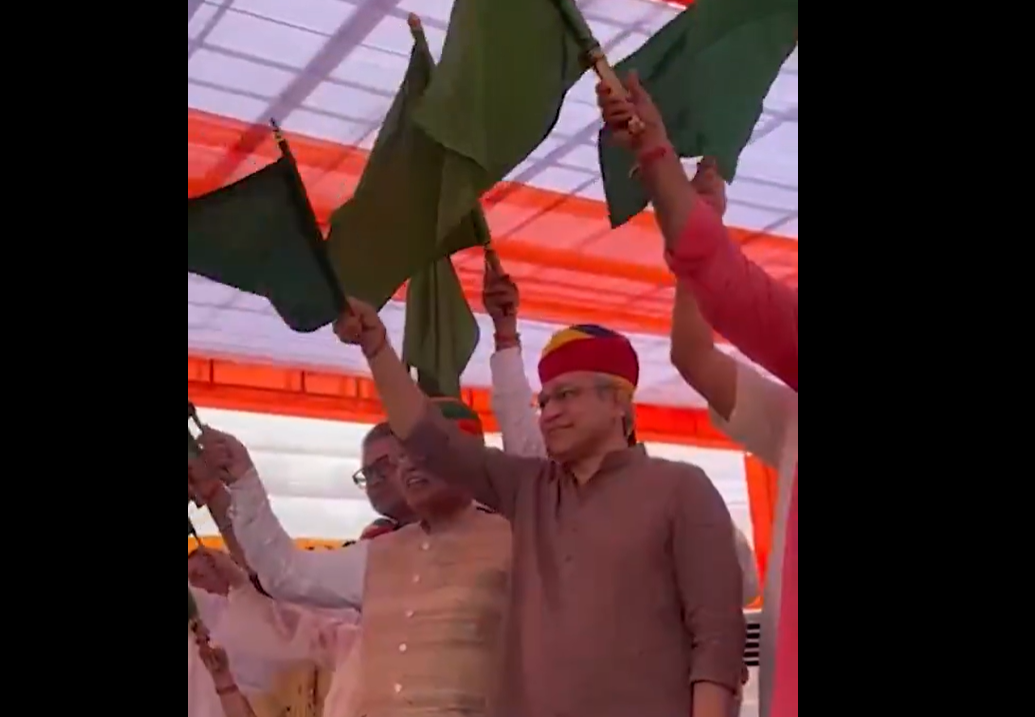 रेल मंत्री अश्विनी वैष्णव ने जयपुर-दरभंगा अमृत भारत एक्सप्रेस को झंडी दिखाकर किया रवाना