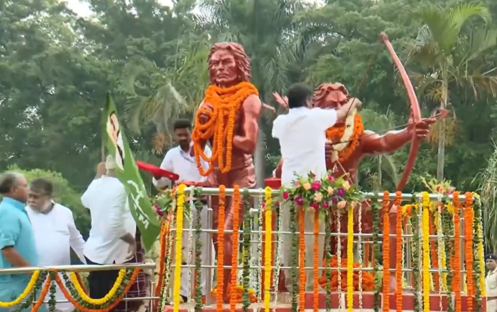 हूल दिवस के अवसर पर आज राजधानी रांची सहित झारखंड में हूल क्रांति के नायकों को श्रद्धांजलि अर्पित की गई
