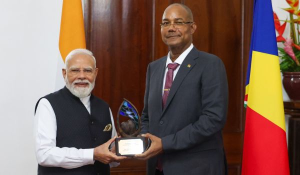 सेशेल्स ने पीएम मोदी को देश के सर्वोच्च पर्यावरण सम्मान ‘गार्जियन ऑफ द ब्लू होराइजन’ से सम्मानित किया