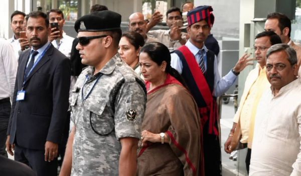 Delhi CM Rekha Gupta visits Malviya Nagar fire victims at Max Hospital