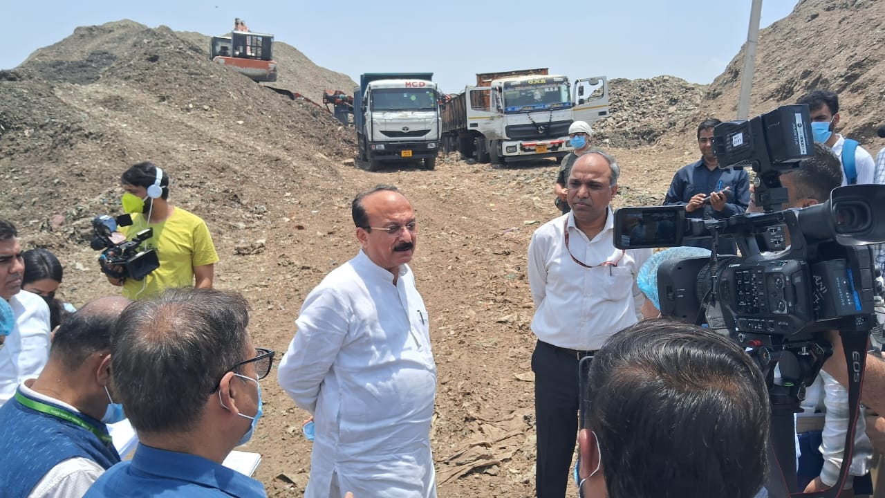 दिल्ली: शहरी विकास मंत्री आशीष सूद ने किया गाज़ीपुर लैंडफिल साइट का निरीक्षण