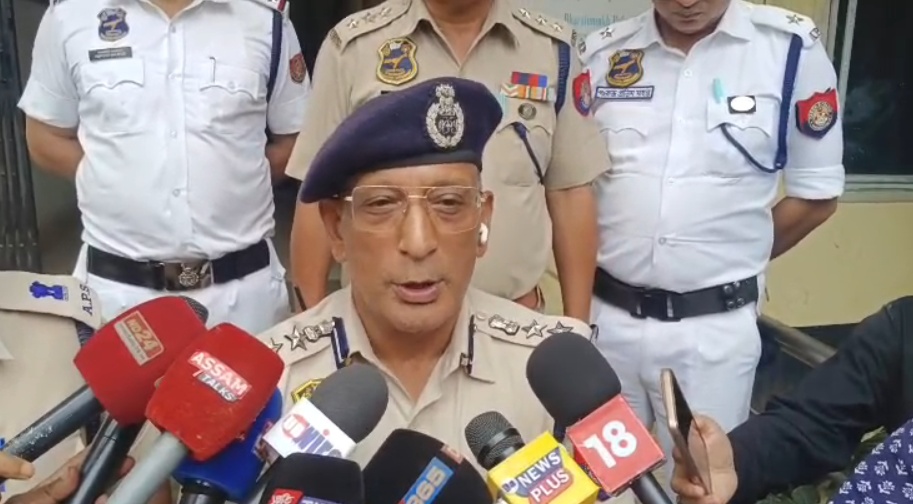 কুমাৰ ভাস্কৰ বাৰ্মা উৰণ সেতুত জন্মদিন পালনৰ অভিযোগত ব্যৱসায়ী গৌতম বৰুৱাসহ ১৪জন লোকক আটক