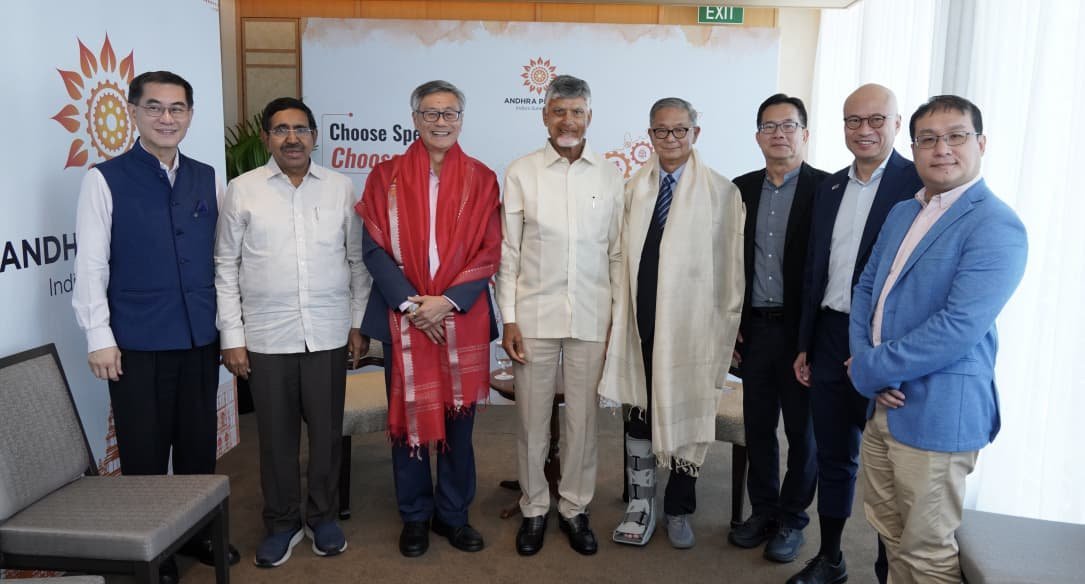 एन.यू.एस. के अध्यक्ष प्रोफेसर टैन इंग चाई के साथ आंध्र प्रदेश के मुख्यमंत्री एन. चंद्रबाबू नायडू ने मुलाकात की