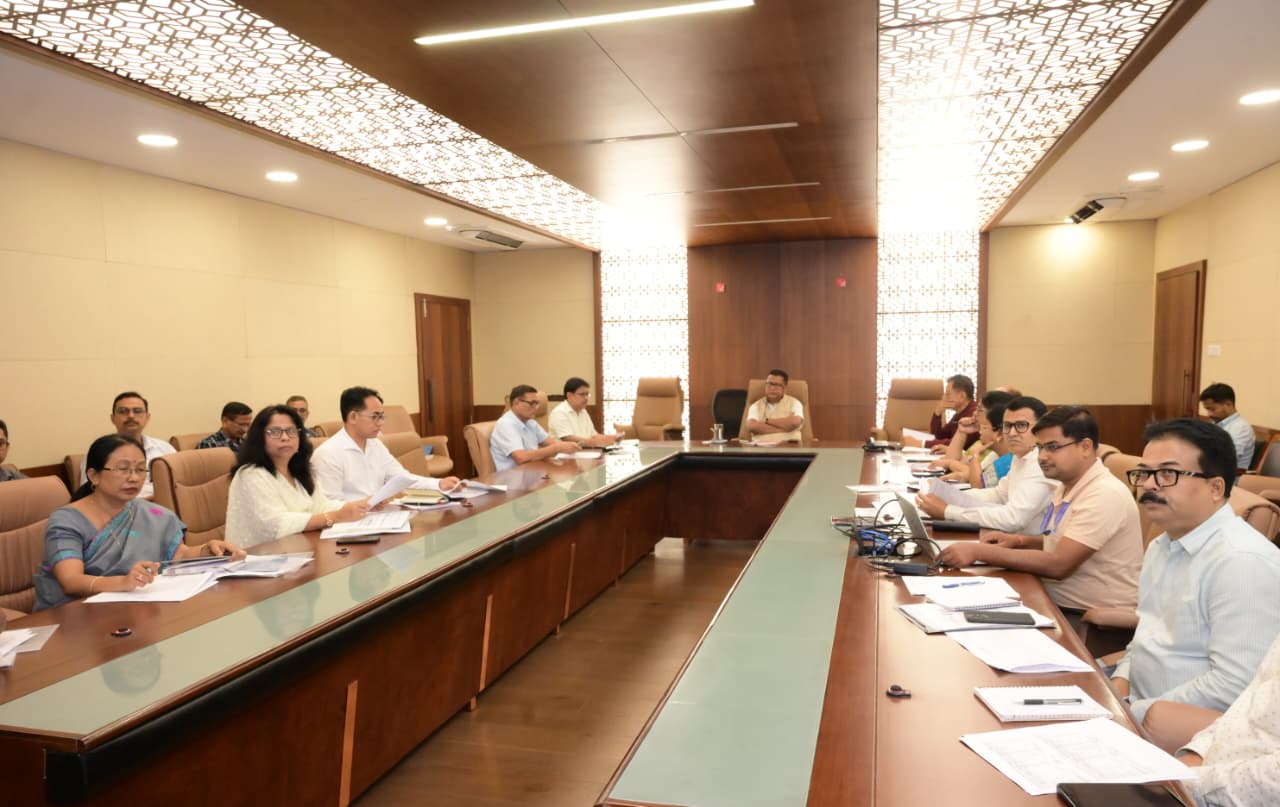 বিনামূলীয়া পাঠ্যপুথি সৰ্ন্দভ ৰাজ্যিক পৰ্যায়ৰ সমিতিৰ সদস্যসকলৰ সৈতে শিক্ষামন্ত্রীৰ বৈঠক
