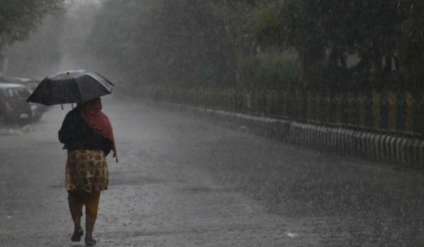 Maharashtra: Heavy rain and thunderstorms lash Rajapur taluka in Ratnagiri 
