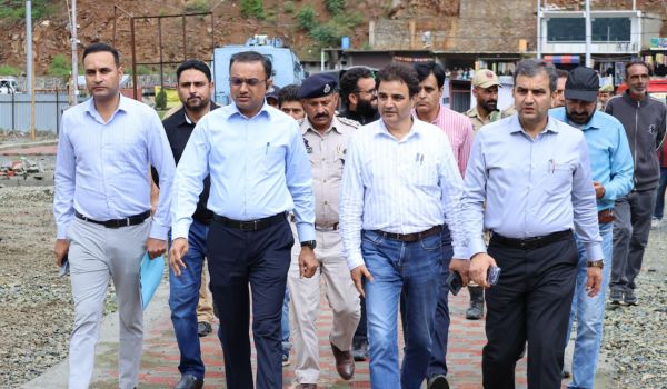 Divisional Commissioner Jammu Ramesh Kumar visits Banihal to review arrangements for Amarnath Yatra