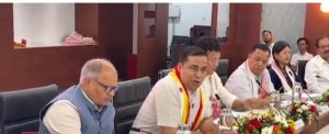 বন বিভাগৰ বিষয়াসকলৰ সৈতে জয়ন্ত মল্ল বৰুৱাৰ পর্যালোচনা বৈঠক