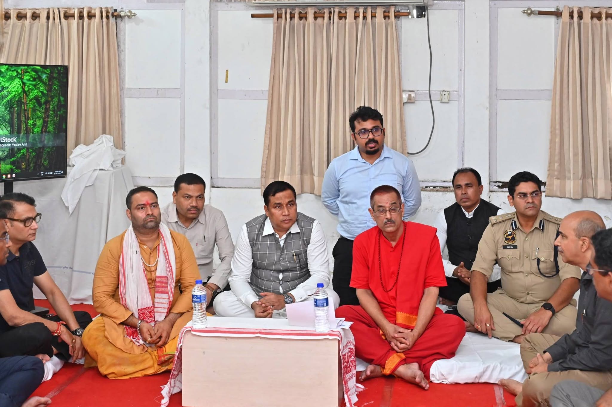 কামাখ্যা ধামৰ প্ৰস্তাৱিত ক’ৰিডৰ নিৰ্মাণ সন্দৰ্ভত জয়ন্ত মল্লবৰুৱাৰ বৈঠক