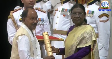 ৰাজ্যৰ বিশিষ্ট ভাস্কর্য শিল্পী-কলা নিৰ্দেশক নুৰুদ্দিন আহমেদসহ ৬৫গৰাকী বিশিষ্ট ব্যক্তিক পদ্ম সন্মান প্ৰদান