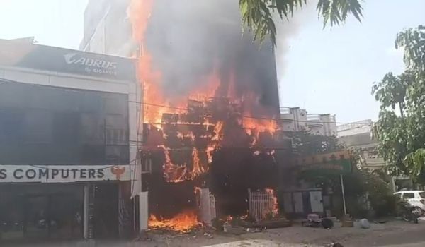 Massive fire breaks out at coaching centre in Lucknow’s Aliganj area
