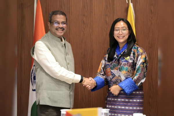 शिक्षा मंत्री धर्मेंद्र प्रधान ने भूटान के शिक्षा मंत्री यीज़ांग दे थापा से मुलाकात की
