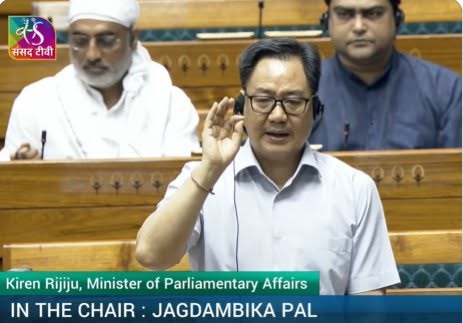 কেন্দ্রীয় স্বরাষ্ট্রমন্ত্রী অমিত শাহের বিরুদ্ধে রাহুল গান্ধীর করা মন্তব্যের তীব্র প্রতিবাদ করেছেন সংসদ বিষয়ক মন্ত্রী কিরেন রিজিজু।