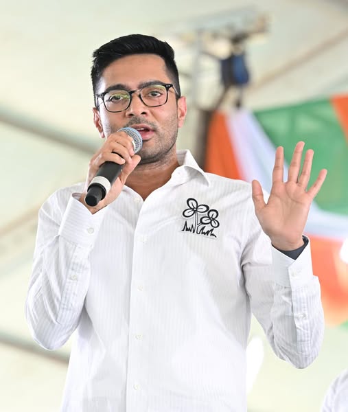 নির্বাচনী প্রচার পর্বে ডিজে সংক্রান্ত মন্তব্যের প্রেক্ষিতে সিআইডি, আজ তৃণমূল কংগ্রেস সাংসদ অভিষেক ব্যানার্জীর কন্ঠস্বরের নমুনা সংগ্রহ করেছে।