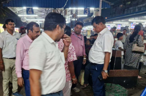 পূর্ব রেলের হাওড়া ডিভিশন সর্বদা বৈধ টিকিট নিয়ে ট্রেনে যাত্রা করতে সকলের প্রতি আবেদন জানিয়েছে।
