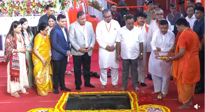দ্রুত শিল্পায়নে রাজ্য সরকার নিজেই জমি কিনে শিল্প সংস্থাগুলির হাতে তুলে দেবে বলে মুখ্যমন্ত্রী শুভেন্দু অধিকারী জানিয়েছেন।
