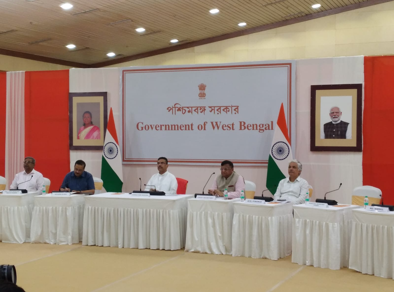 সাধারণ মানুষকে বিদ্যুৎ বিল থেকে মুক্তি দিয়ে অচিরাচরিত বিদ্যুৎ ব্যবহার বাড়াতে রাজ্য সরকার, কেন্দ্রের পিএম সূর্যঘর মুফত বিজলি যোজনার সঙ্গে যুক্ত হয়েছে।