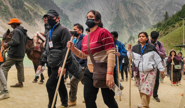 Sixth batch of Amarnath pilgrims leaves Bhagwati Nagar base camp for holy cave shrine