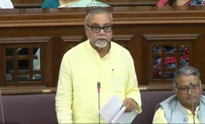 শিল্পোন্নয়নের লক্ষ্যে রাজ্যে সরকার শিল্পপতিদের অধঃস্তন কর্মী হিসাবে নয়, বরং অংশীদার হিসেবেই দেখবে।
