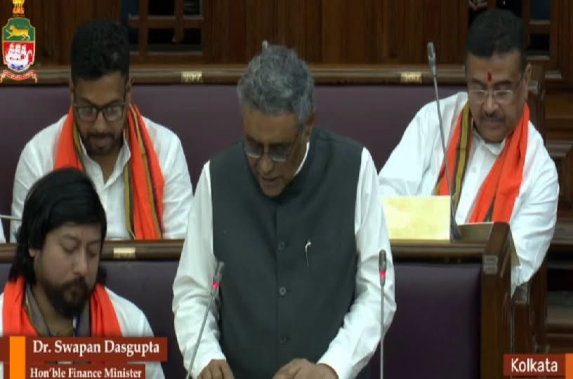 চলতি অর্থ বর্ষের শেষে রাজ্যের নিজস্ব আয়, অন্তত ১৮ শতাংশ বাড়বে বলে, অর্থমন্ত্রী স্বপন দাশগুপ্ত আশা প্রকাশ করেছেন।
