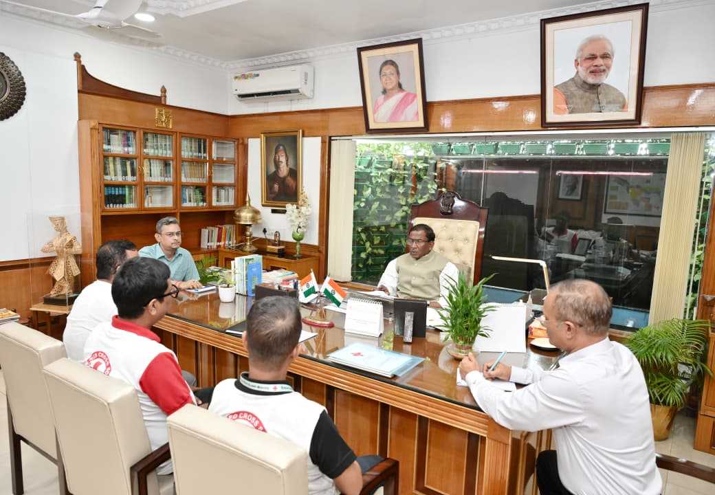 অসমৰ ৰাজ্যপাল তথা ইণ্ডিয়ান ৰেডক্ৰছ ছ’চাইটীৰ অসম শাখাৰ সভাপতি লক্ষ্মন প্রসাদ আচাৰ্যৰ উচ্চস্তৰীয় পৰ্যালোচনা বৈঠক