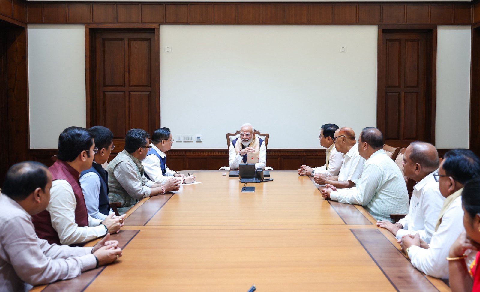 নতুন দিল্লীত অসমৰ সাংসদৰ সৈতে ৰাজ্যখনৰ বান পৰিস্থিতি সন্দৰ্ভত প্ৰধানমন্ত্ৰী নৰেন্দ্ৰ মোদীৰ আলোচনা