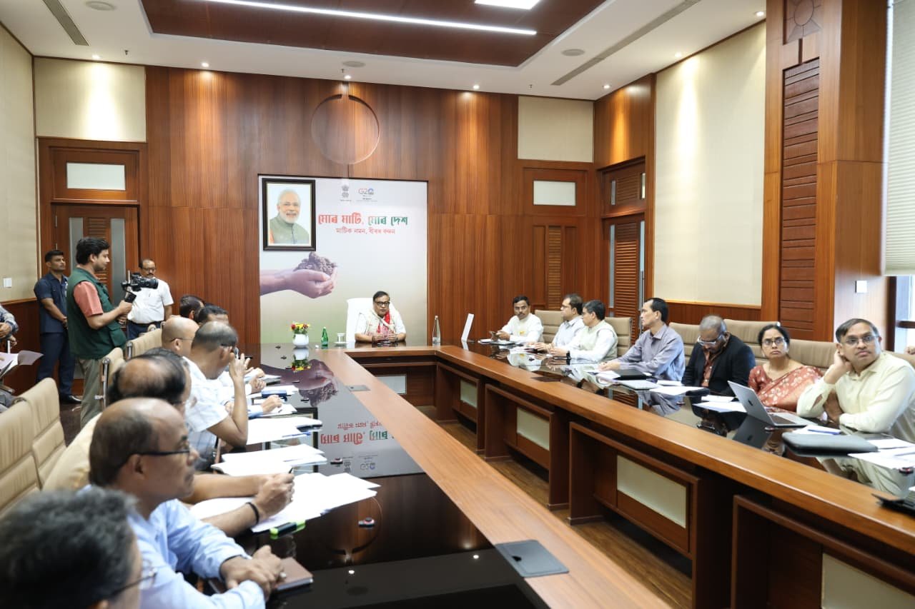বান পৰিস্থিতি সন্দৰ্ভত মন্ত্রী, বিধায়ক, জ্যেষ্ঠ বিষয়াবৰ্গ আৰু জিলা আয়ুক্তসকলৰ সৈতে মুখ্যমন্ত্ৰী ড০ হিমন্ত বিশ্ব শৰ্মাৰ বৈঠক