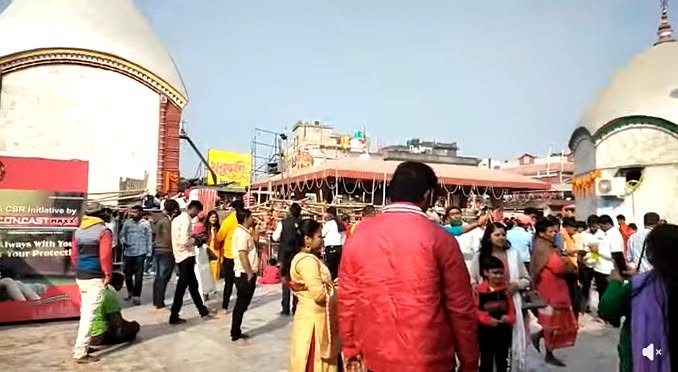 বীরভূমের তারাপীঠ মন্দিরে পুণ্যার্থীদের সুবিধা, নিরাপত্তা এবং মন্দিরের সামগ্রিক আইনশৃঙ্খলা রক্ষাকে আরও সুসংগঠিত করতে একগুচ্ছ নতুন নিয়ম চালুর সিদ্ধান্ত নেওয়া হয়েছে।