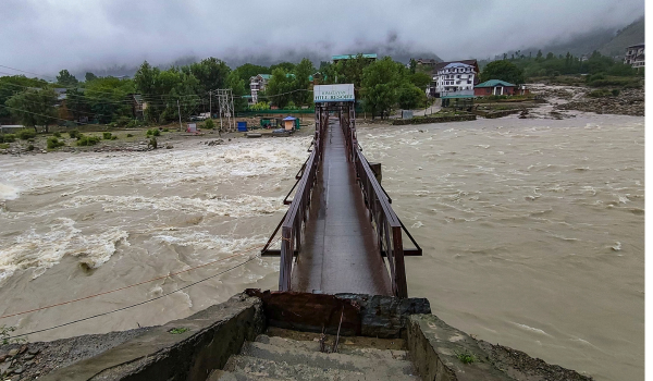 Jhelum river water level remains above normal in Kashmir Valley