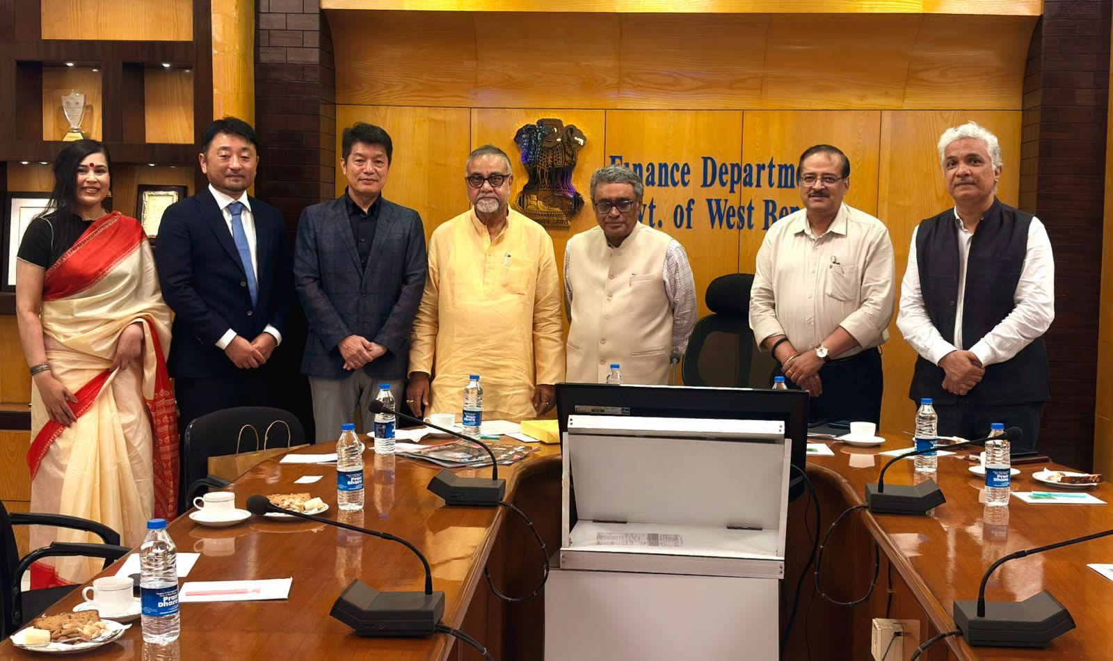 পশ্চিমবঙ্গে সেমিকন্ডাক্টর উৎপাদন কেন্দ্র গড়ার প্রস্তাব নিয়ে জাপানের বহুজাতিক শিল্প সংস্থা মিৎসুবিশি, রাজ্য সরকারের সঙ্গে বৈঠক করেছে।
