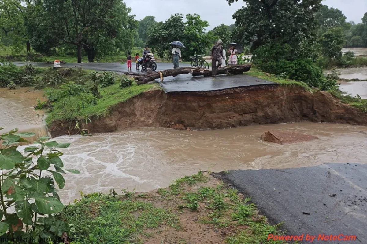 Chhattisgarh: Heavy rainfall disrupts road connectivity, floods in many riverside villages