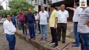 নগৰ পৰিক্ৰমা বিভাগৰ মন্ত্ৰী কৌশিক ৰায়ে গুৱাহাটীৰ বিভিন্ন অঞ্চলৰ কৃত্রিম বান সমস্যা, নলা-নর্দমাৰে পানী ওলাই যোৱা ব্যৱস্থা পর্যবেক্ষণ কৰে