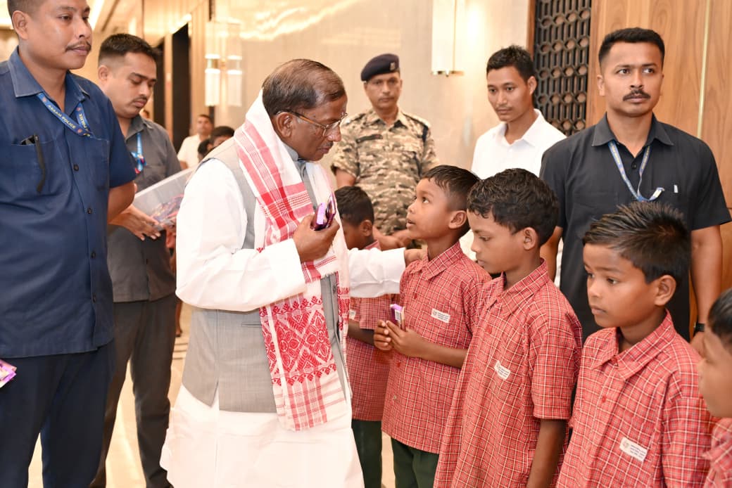ডিব্ৰুগড়ত ৰাজ্যপাল লক্ষ্মণ প্রসাদ আচার্যৰ কেইবাটাও কার্যসূচীত অংশগ্ৰহণ