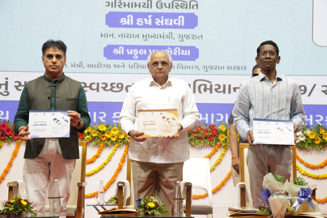 मुख्यमंत्री भूपेंद्र पटेल ने गुजरात में राज्यव्यापी नमो स्वच्छता और अमृतपान अभियान का शुभारंभ किया