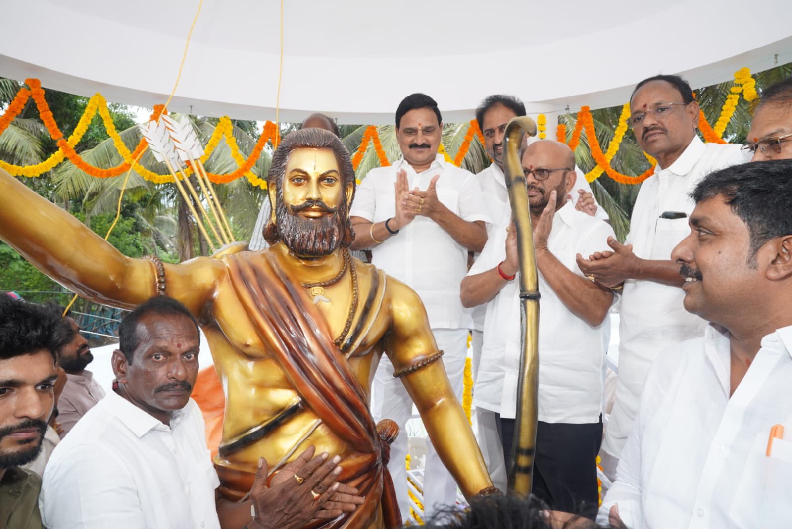 MoS Bhupathiraju Srinivasa Varma Unveils Alluri Sitarama Raju Statue in Andhra Pradesh