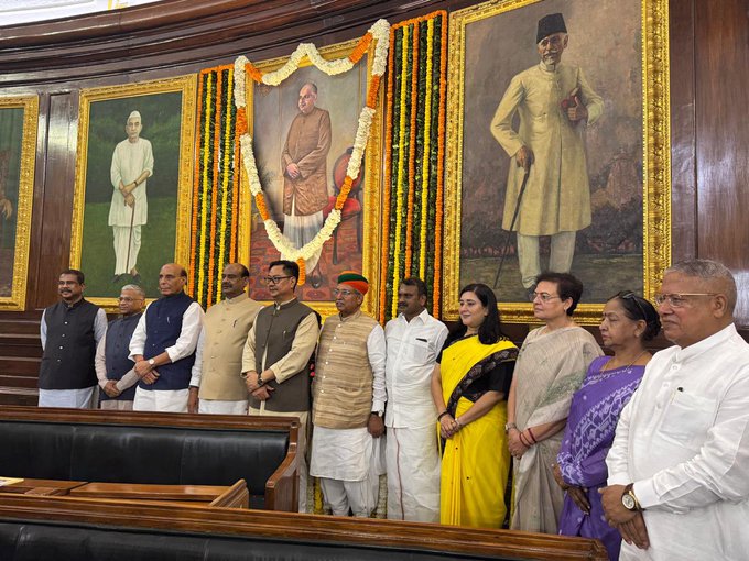 Defence Minister Rajnath Singh pays tributes to Dr. Syama Prasad Mookerjee on his birth anniversary