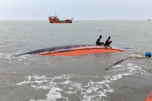 पश्चिम बंगाल में बंगाल की खाड़ी में मछली पकड़ने वाली नाव पलटी, नौ मछुआरों की मौत, छह लापता