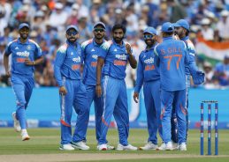 তিনিখনীয়া এদিনীয়া ক্রিকেট শৃংখলাৰ প্ৰথমখন খেলত ভাৰতৰ ইংলেণ্ডক ৬ উইকেটত পৰাস্ত