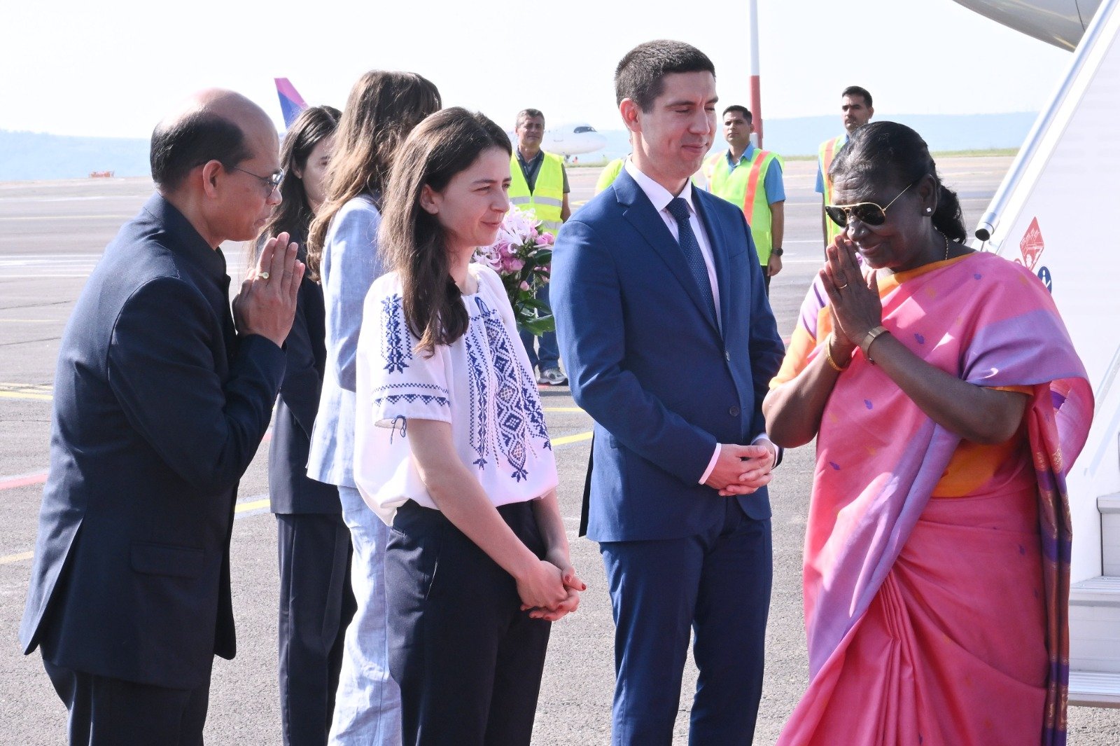 President Droupadi Murmu arrives in Republic of Moldova, holds bilateral talks with Moldovan President