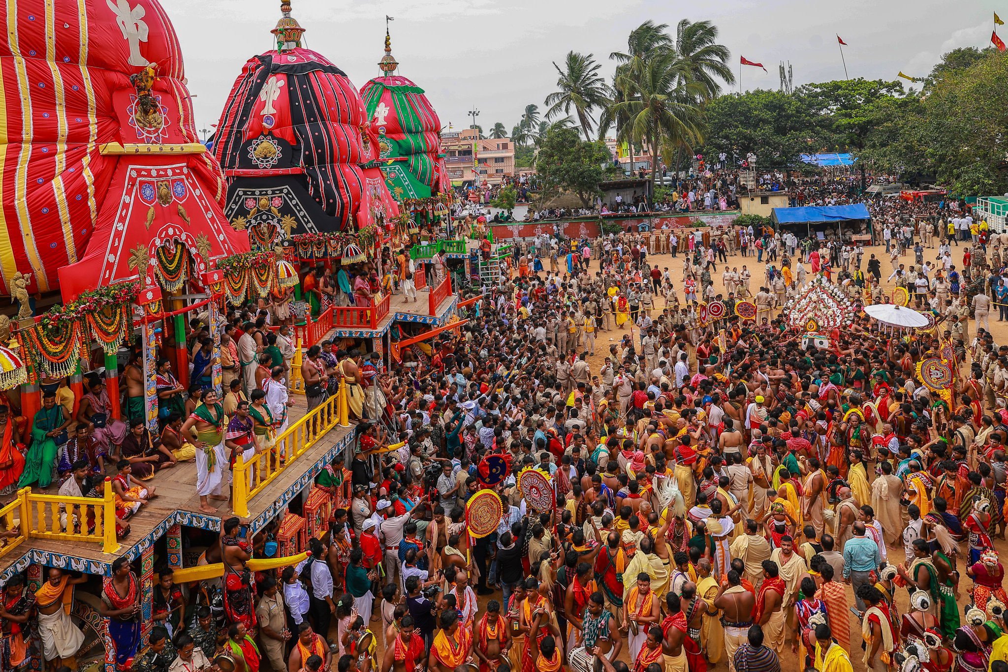 ओडिशा: पुरी में विश्व प्रसिद्ध बहुदा यात्रा श्रद्धा के साथ मनाई गई