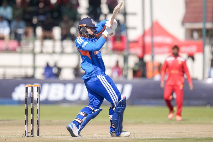 হারারেতে তৃতীয় ও শেষ টি-টোয়েন্টি ক্রিকেট ম্যাচে  জিম্বাবুয়েকে ৩৫ রানে পরাজিত করে ভারত ৩-০ ব্যবধানে সিরিজ জিতে নিয়েছে।