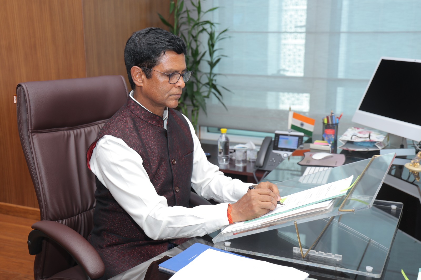 भारतीय प्रशासनिक सेवा के अधिकारी केशव चंद्र ने खान मंत्रालय में सचिव के रूप में कार्यभार ग्रहण किया