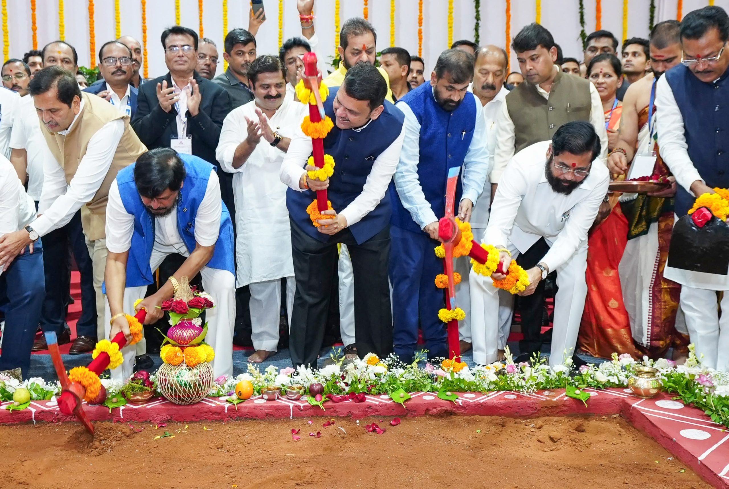 लोकशाहीर अण्णाभाऊ साठे यांच्या मुंबईतल्या स्मारकाचं भूमीपूजन