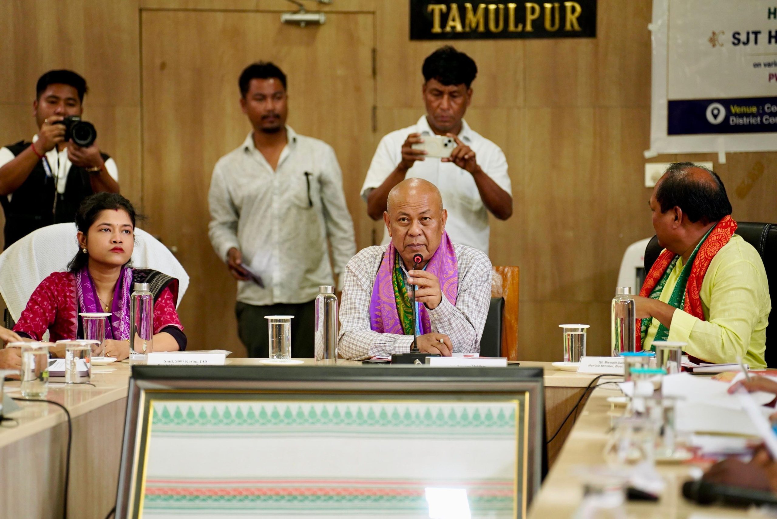 তামুলপুৰ জিলা আয়ুক্তৰ কাৰ্যালয়ত বিভাগীয় পর্যালোচনা সভাত হাগ্রামা মহিলাৰী