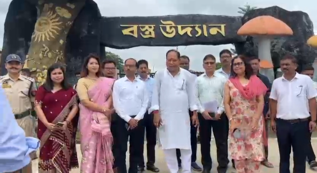 শুৱালকুছিৰ বস্ত্ৰ উদ্যোগৰ বাবে কেঁচা সামগ্ৰীৰ নাটনি দূৰ কৰাৰ উদ্দেশ্যে ৰাজ্য চৰকাৰে ব্যৱস্থা গ্ৰহণ কৰিবঃ মন্ত্ৰী বিশ্বজিৎ দৈমাৰী