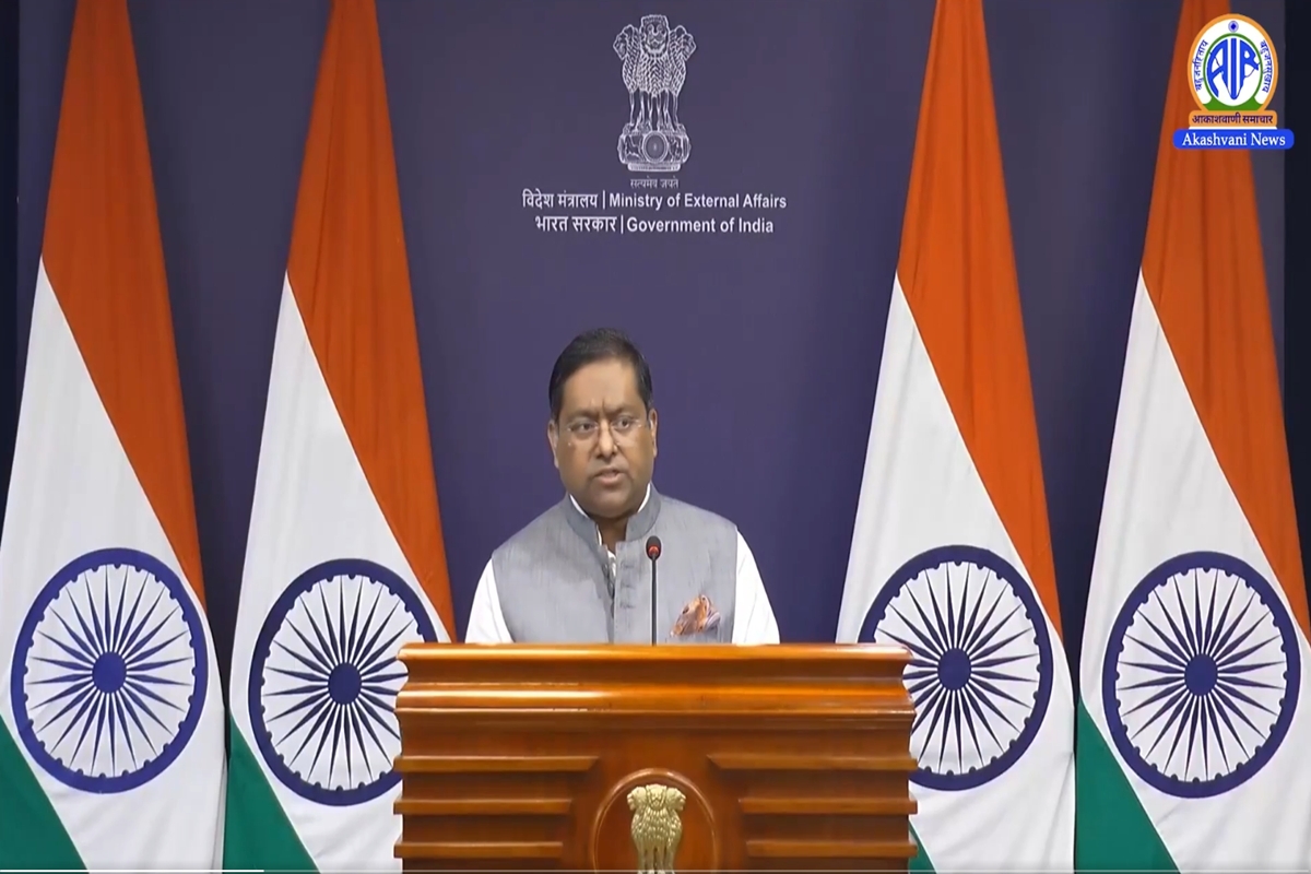 পাক অধিকৃত জম্মু-কাশ্মীরে তথাকথিত বিধানসভা নির্বাচন করানো ওই অঞ্চলে মানবাধিকার লঙ্ঘন ও অবৈধ কার্যকলাপ চালানোর সুবিধার্থে নেওয়া এক ছদ্ম পদক্ষেপ বলে ভারত উল্লেখ করেছে
