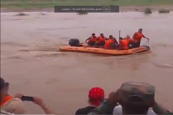 Jammu police and SDRF save stranded persons through well-coordinated operation