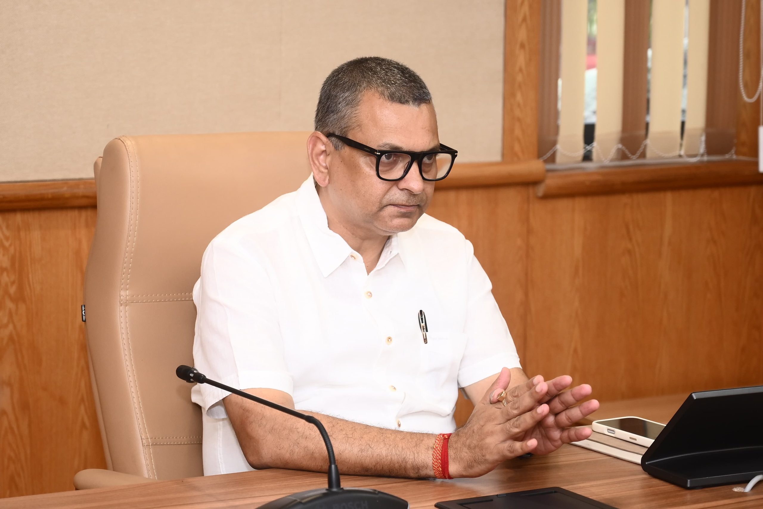 বিভিন্ন গুৰুত্বপূর্ণ বিষয় সন্দর্ভত শীর্ষ বিষয়াৰে মন্ত্রী কৌশিক ৰায়ৰ পর্যালোচনা বৈঠক