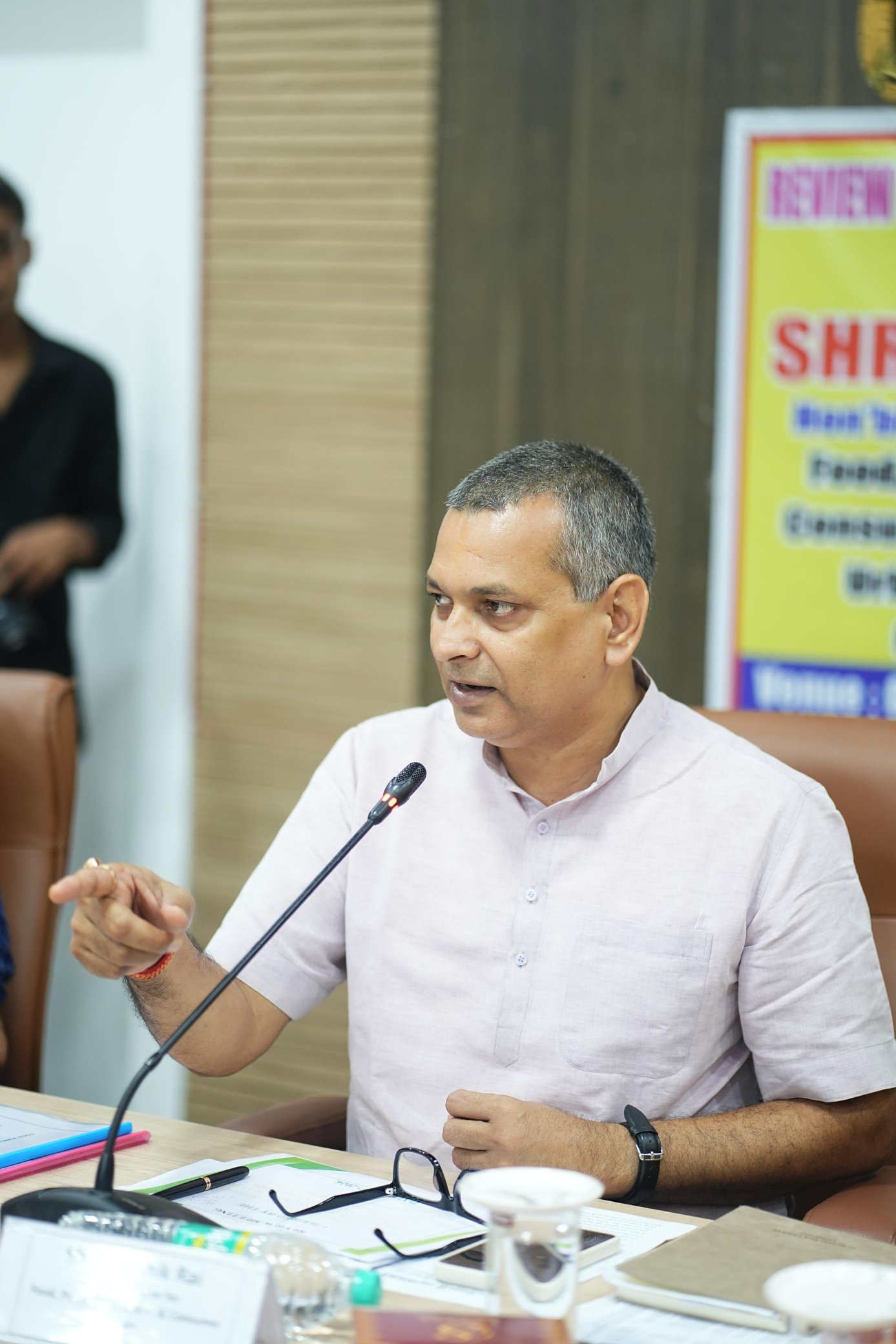 খাদ্য, ৰাজহুৱা বিতৰণ, গ্রাহক পৰিক্ৰমা মন্ত্রী কৌশিক ৰায়ৰ পর্যালোচনা বৈঠক