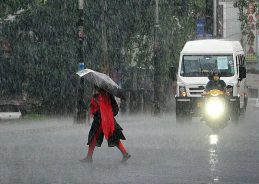 IMD predicts very heavyrainfall in five districts of Keralam 