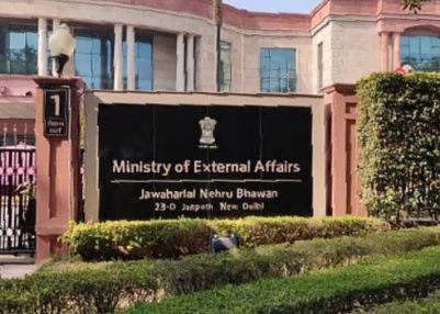 India and Pakistan Exchange Lists of Prisoners